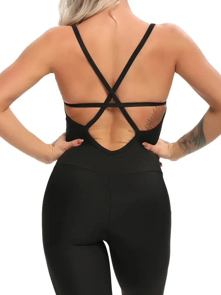 Cette combi noire moulante vous offre un style sexy et confortable. Idéale pour le fitness ou le quotidien.