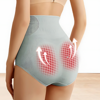 Femme portant une Culotte Sans Couture avec soutien abdominal et design ergonomique pour un maintien optimal - cocoonease