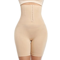 Vue arrière d'une femme portant 
Panty Gainant Ventre Plat beige de Cocoonease, montrant la fermeture à crochet et l'effet sculptant sur la taille.
