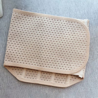 Gaine Post-Partum beige, conçue pour offrir un soutien abdominal confortable et aider à retrouver une silhouette affinée après l'accouchement. - cocoonease